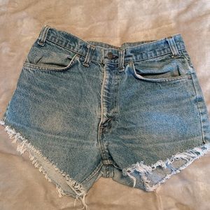 Levi Jean Shorts (light wash)